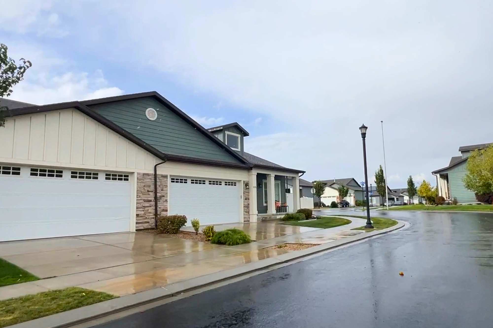 View of Villas at Glenmoor Greens 55+ community in South Jordan, UT.