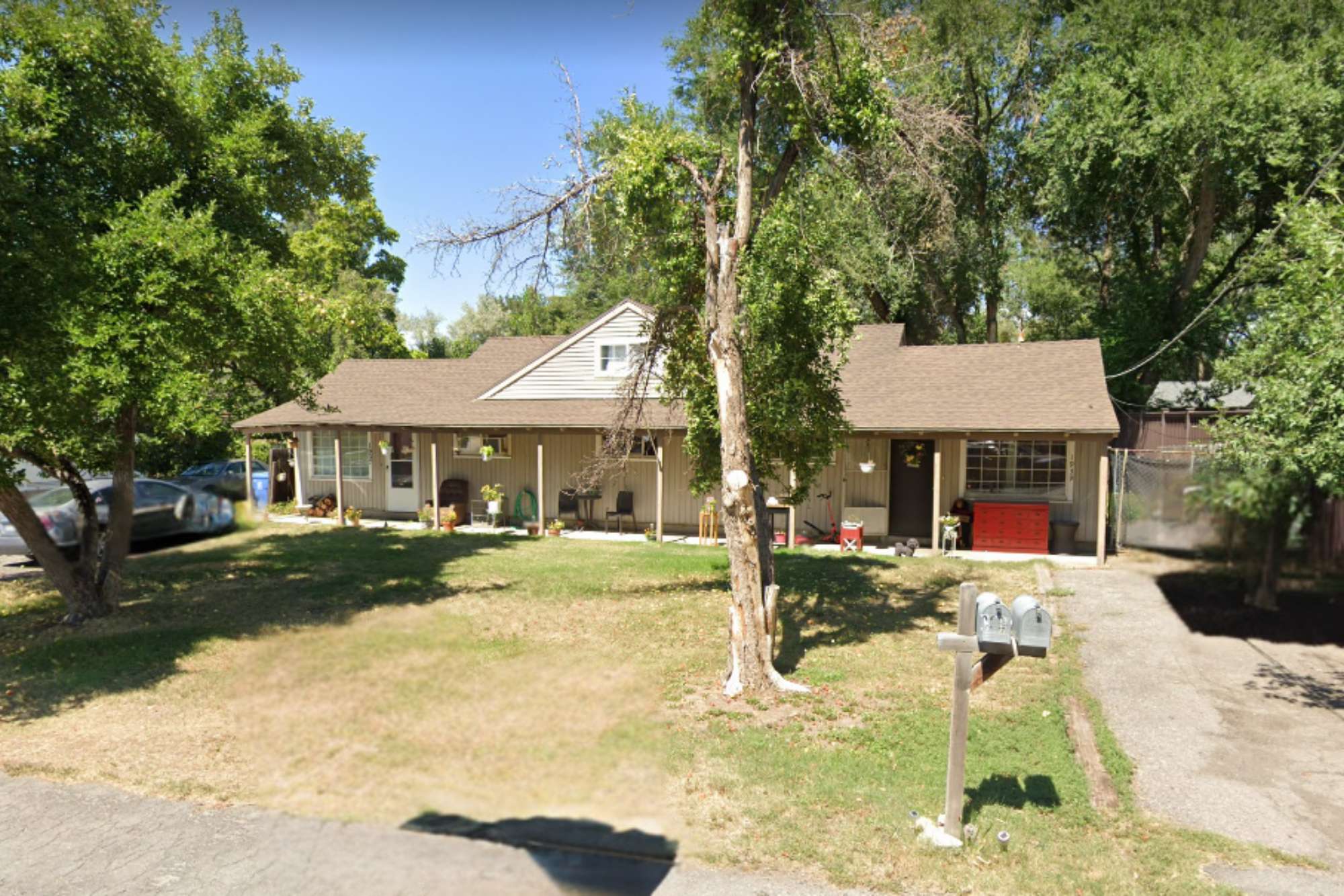 Holladay home for the elderly view of the front yard and building entrance