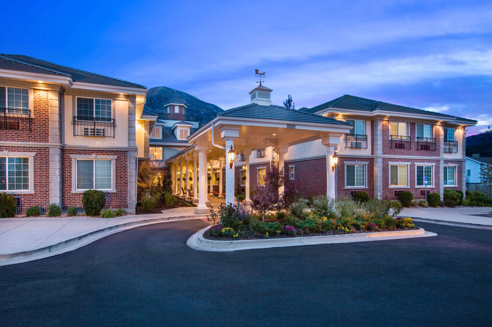 the-charleston-cedar-hills-ut-front-view