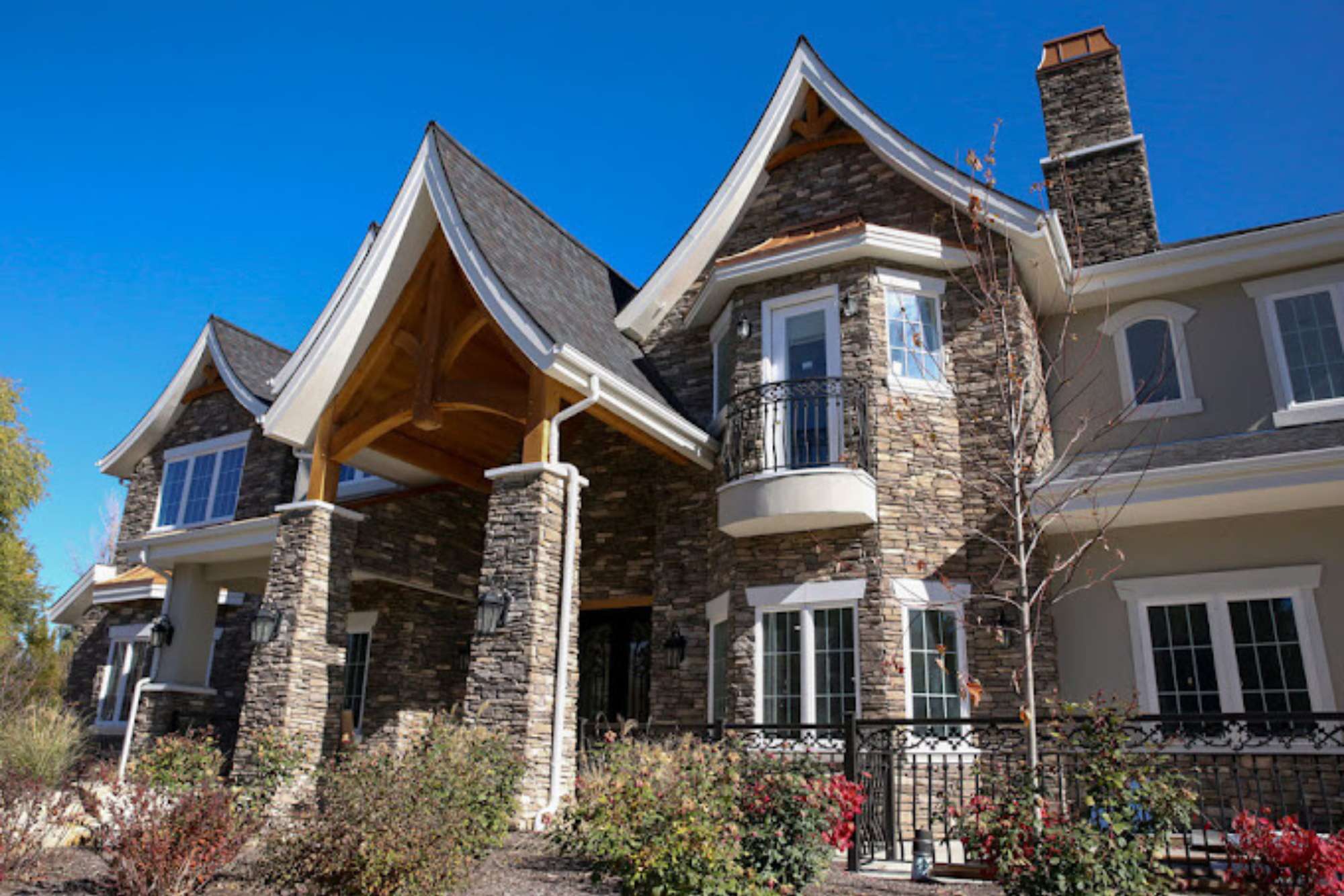View of the Grand Assisted Living in Holladay. Front View