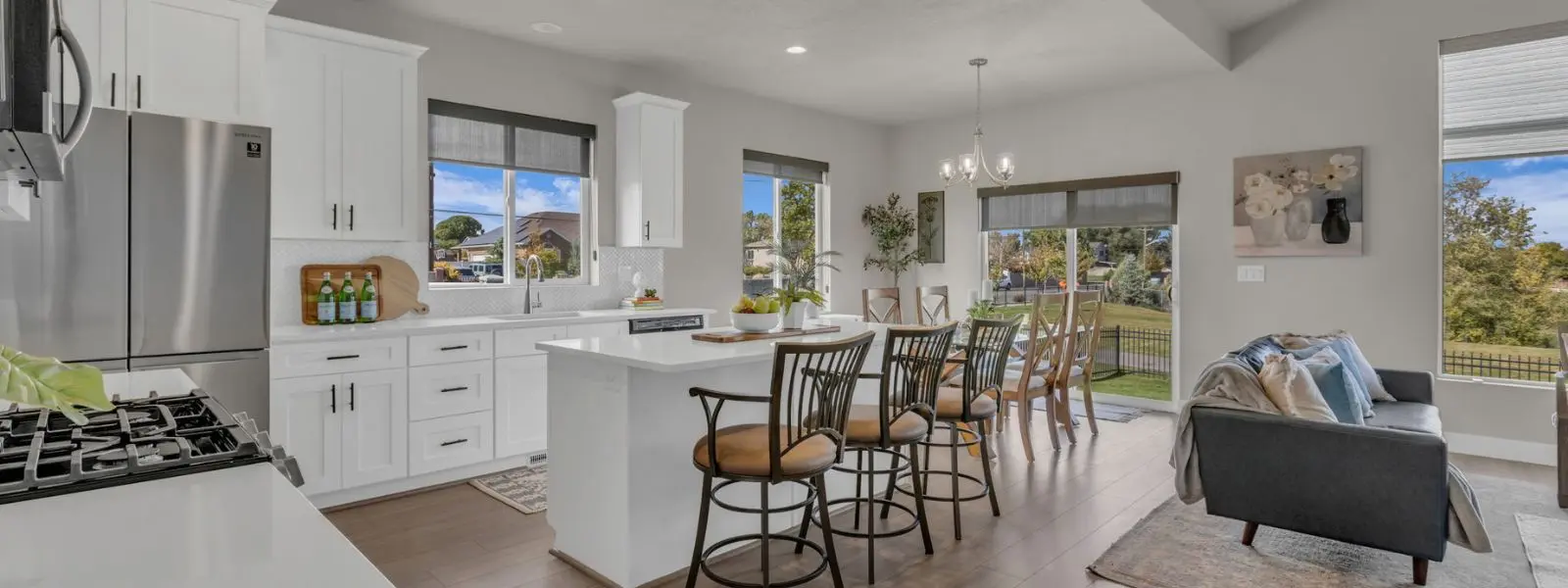 kitchen view of 55+ home in Brinkerhoff bluffs in West Jordan Utah